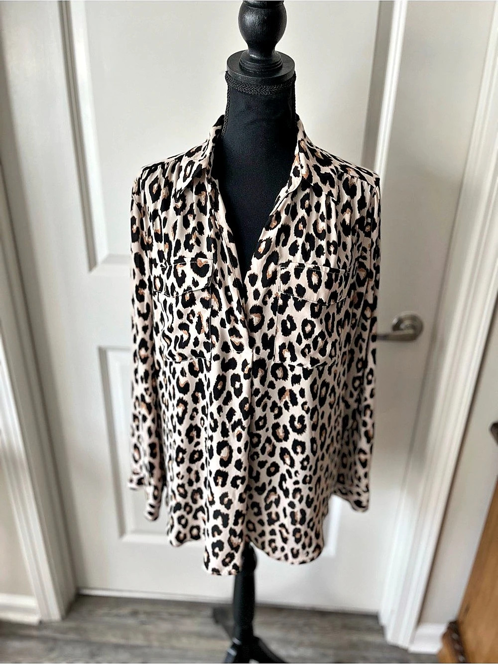 Ann Taylor Leopard Print Button Down Blouse Size Large